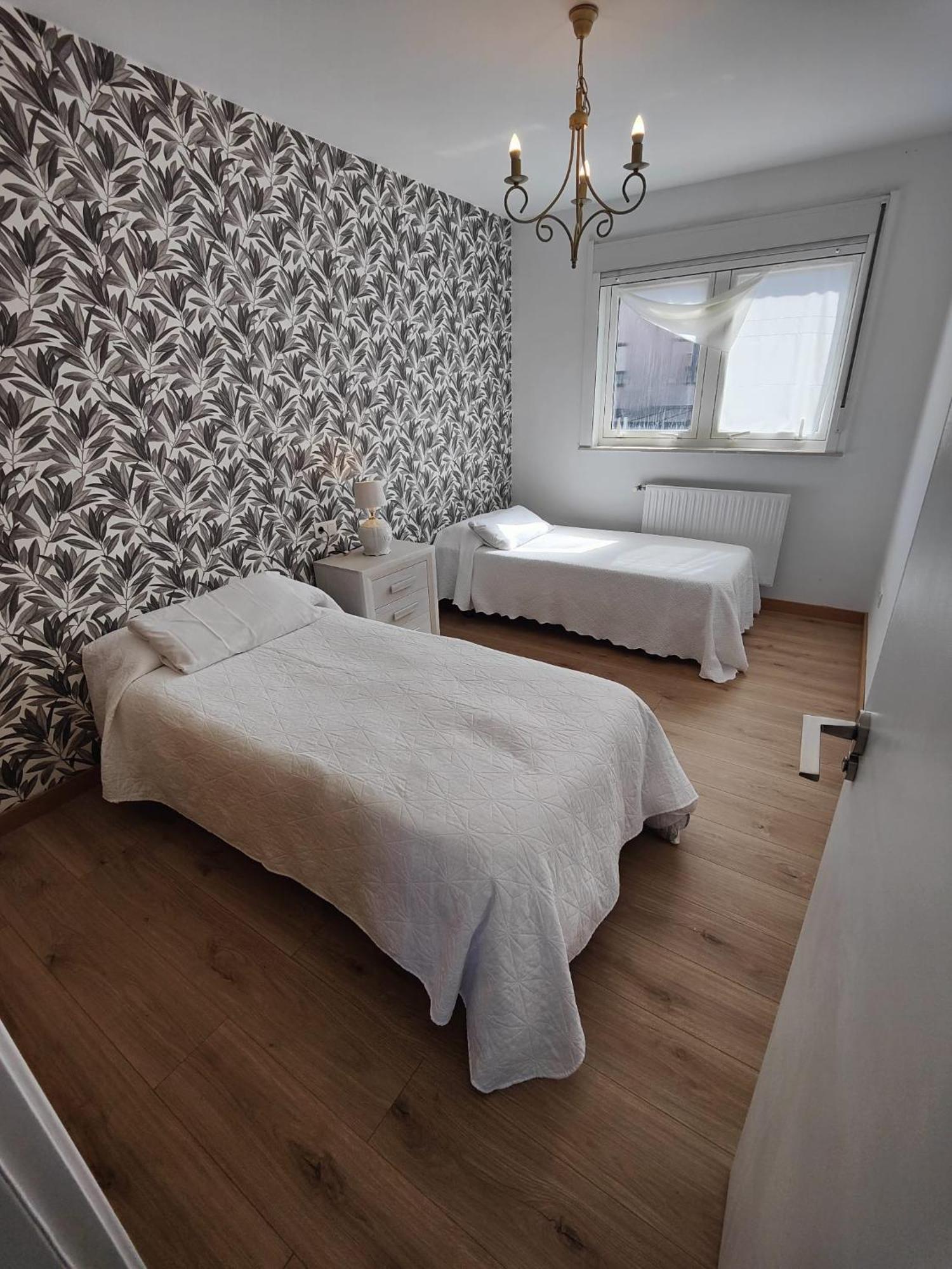 Chalet Con Wifi , Ps4 , Garaje, 5 Dormitorios, 3 Banos, Santiago De Compostela Exterior foto